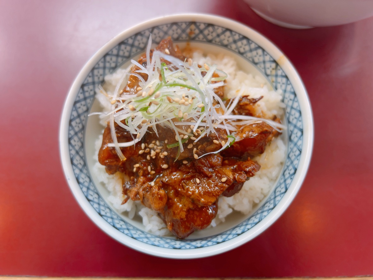 「らぁ麺 松しん」の豚バラ軟骨丼