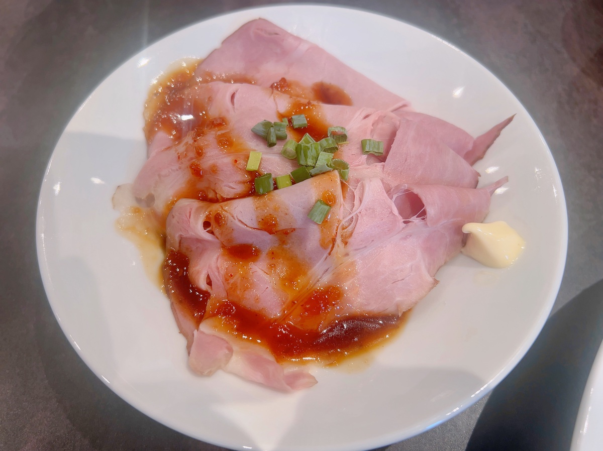 「むかん 横浜」の肉丼